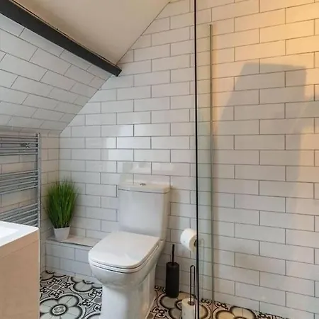 One Over Eight - Luxury One Bed *