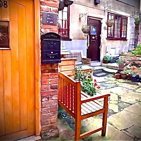 One Over Eight - Luxury One Bed Apartment Whitby