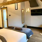 One Over Eight - Luxury One Bed